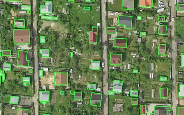 Detailed building outlines on 10 cm aerial imagery